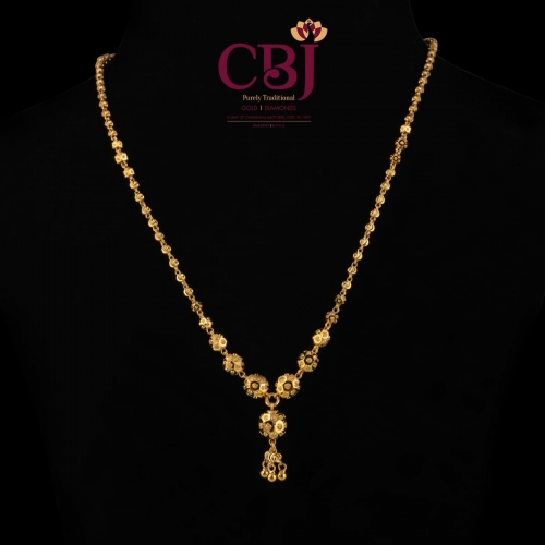 Simple single line DD ball necklace.