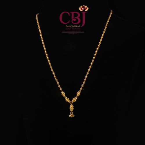 Simple single line DD ball necklace.