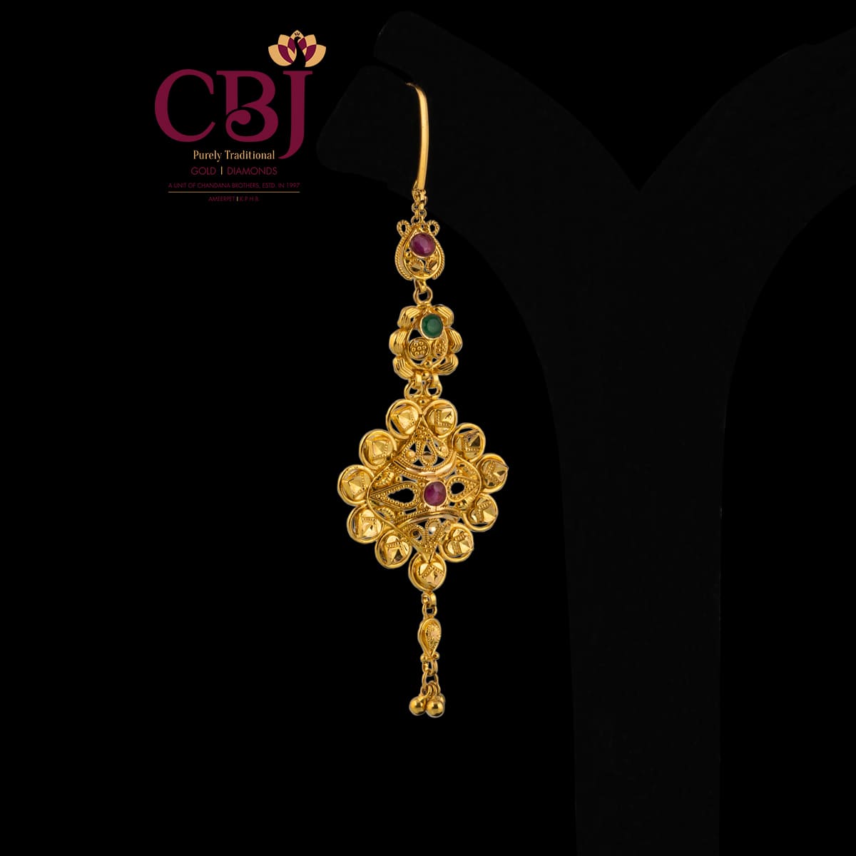 A simple long maang tikka featuring CZ stones.