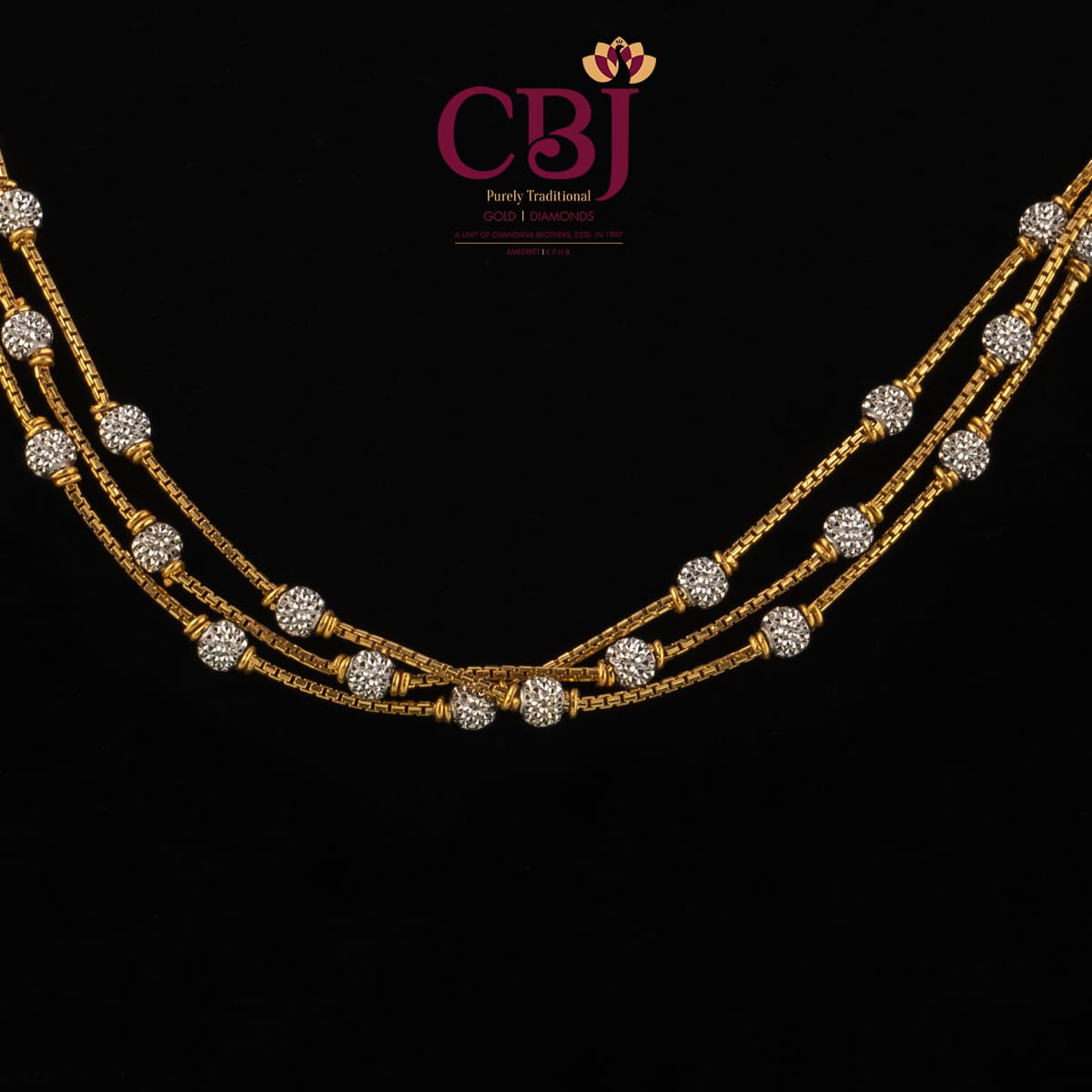 Slim and Sleek design ball chain necklace.