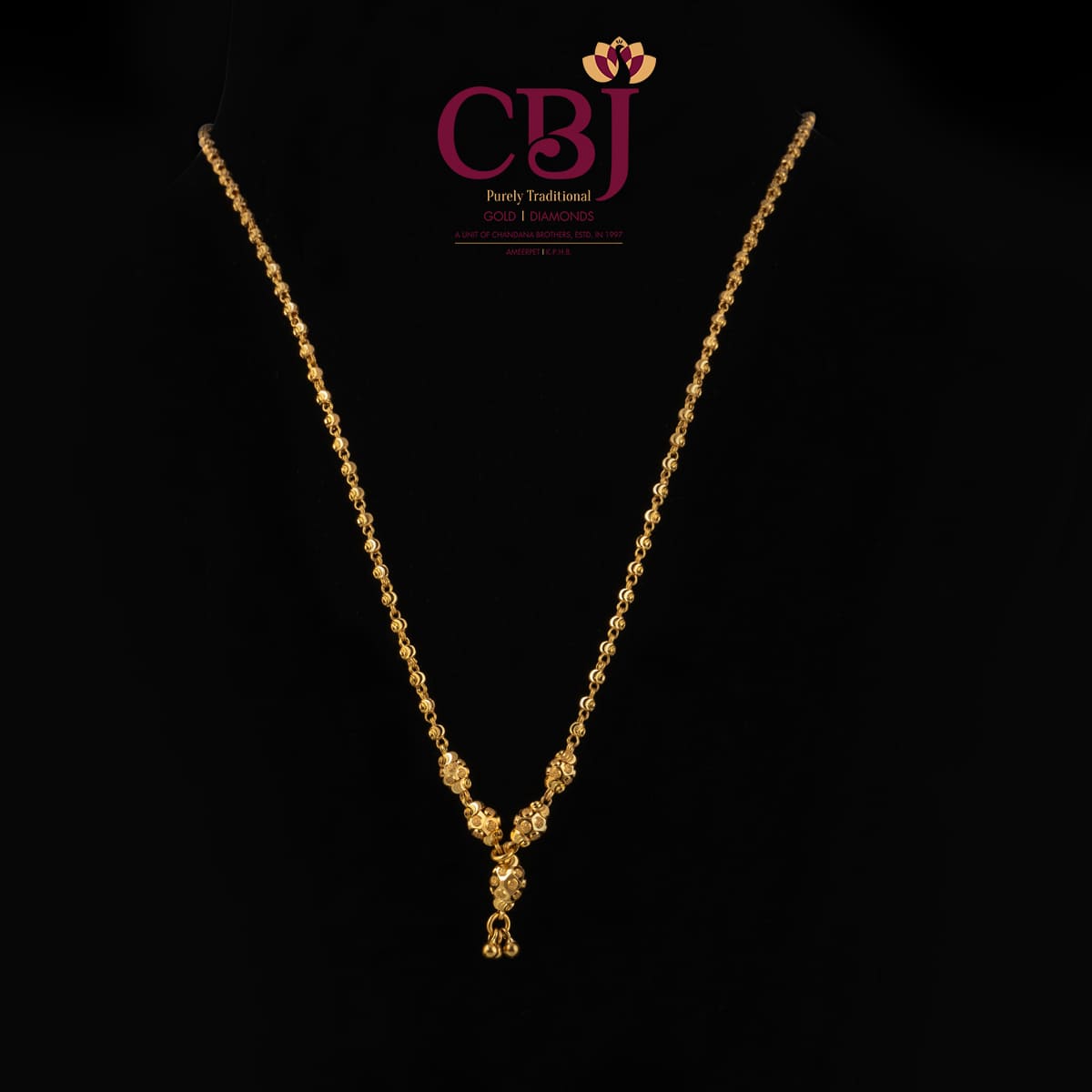 This simple 22K gold chain is an ideal wear for both men and women..