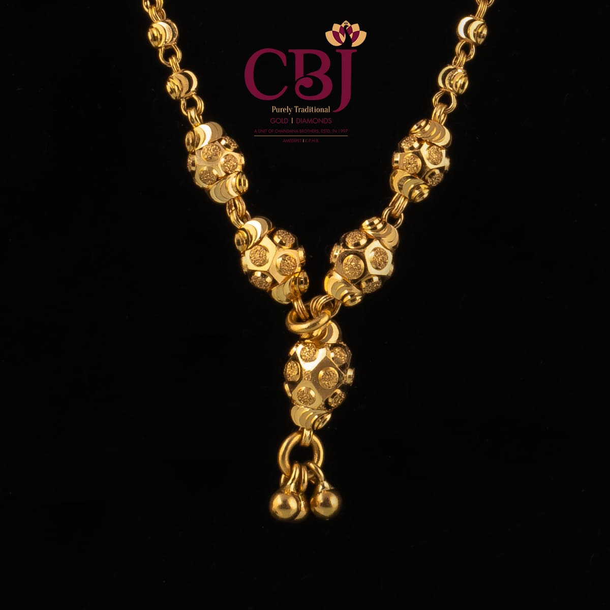 This simple 22K gold chain is an ideal wear for both men and women..