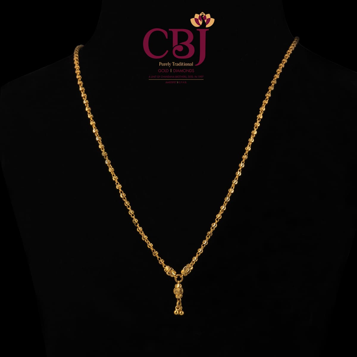This simple 22K gold chain is an ideal wear for both men and women..