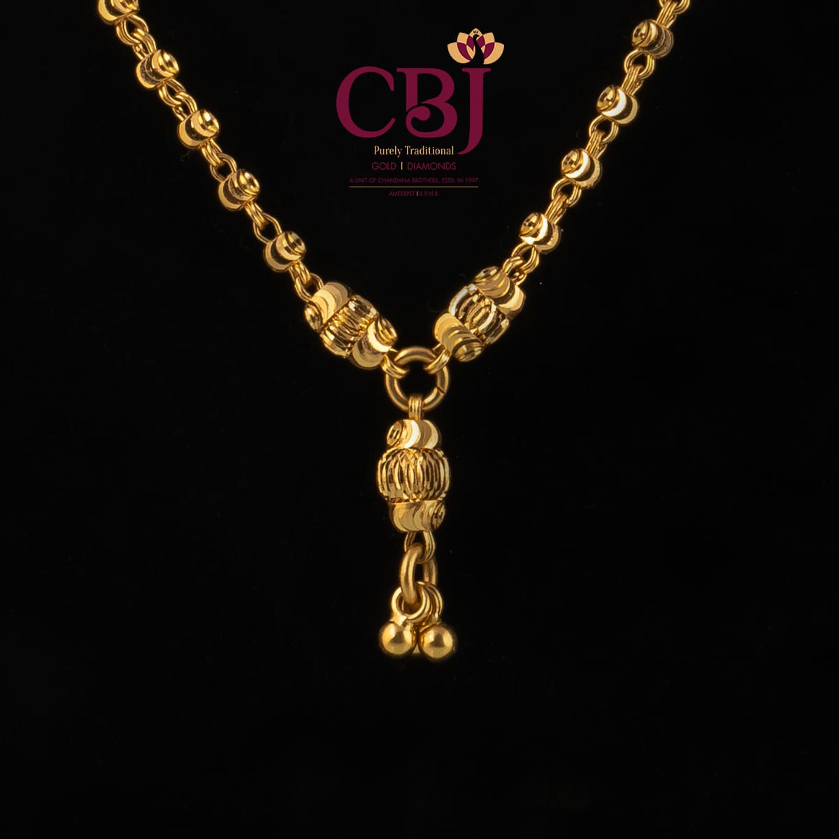 This simple 22K gold chain is an ideal wear for both men and women..