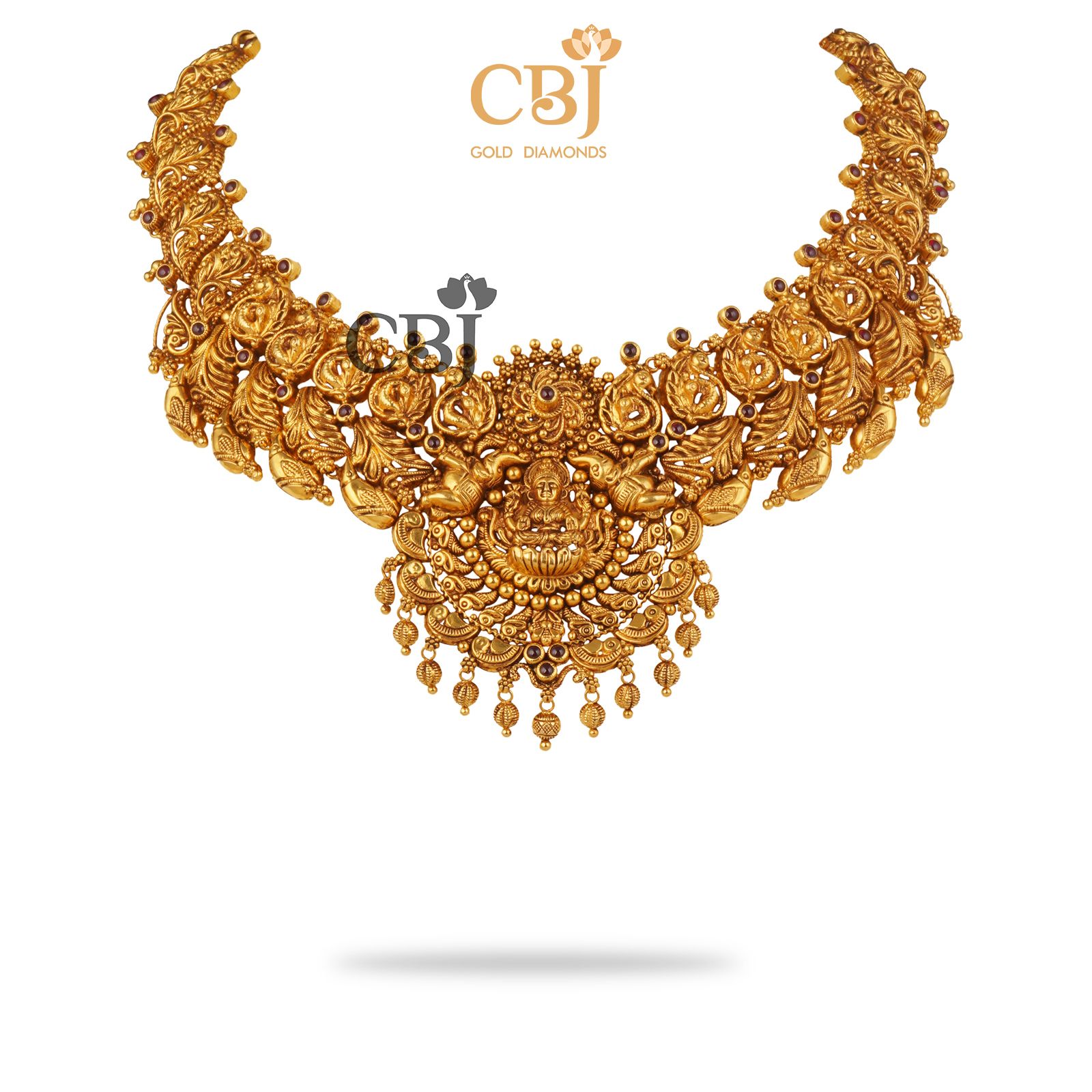 Light antique short necklace studded with ruby stones.