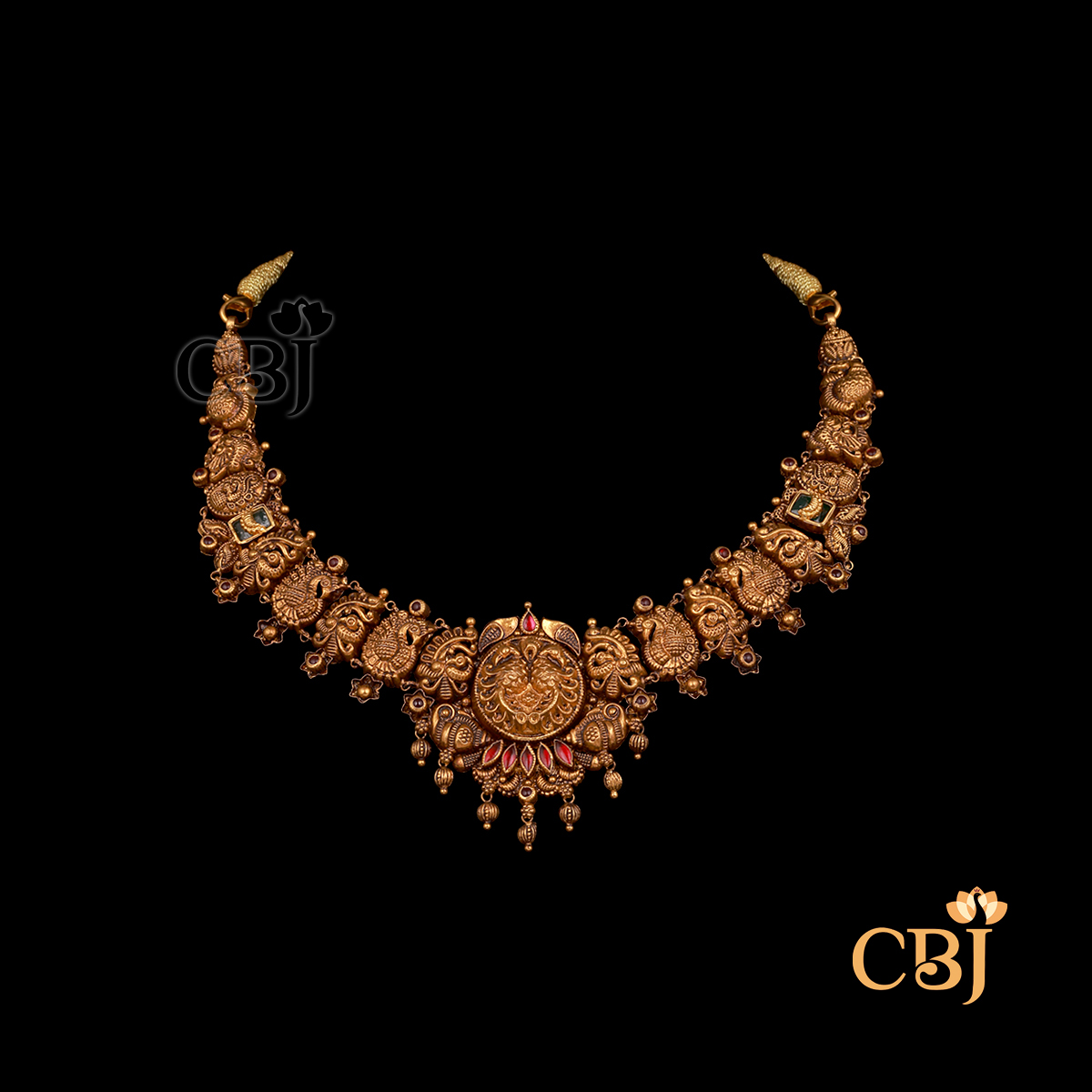 13 grams antique Nakshi short gold necklace with fine traditional detailing