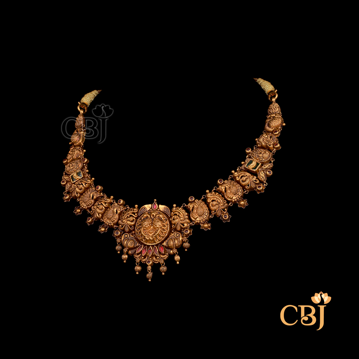 13 grams antique Nakshi short gold necklace with fine traditional detailing