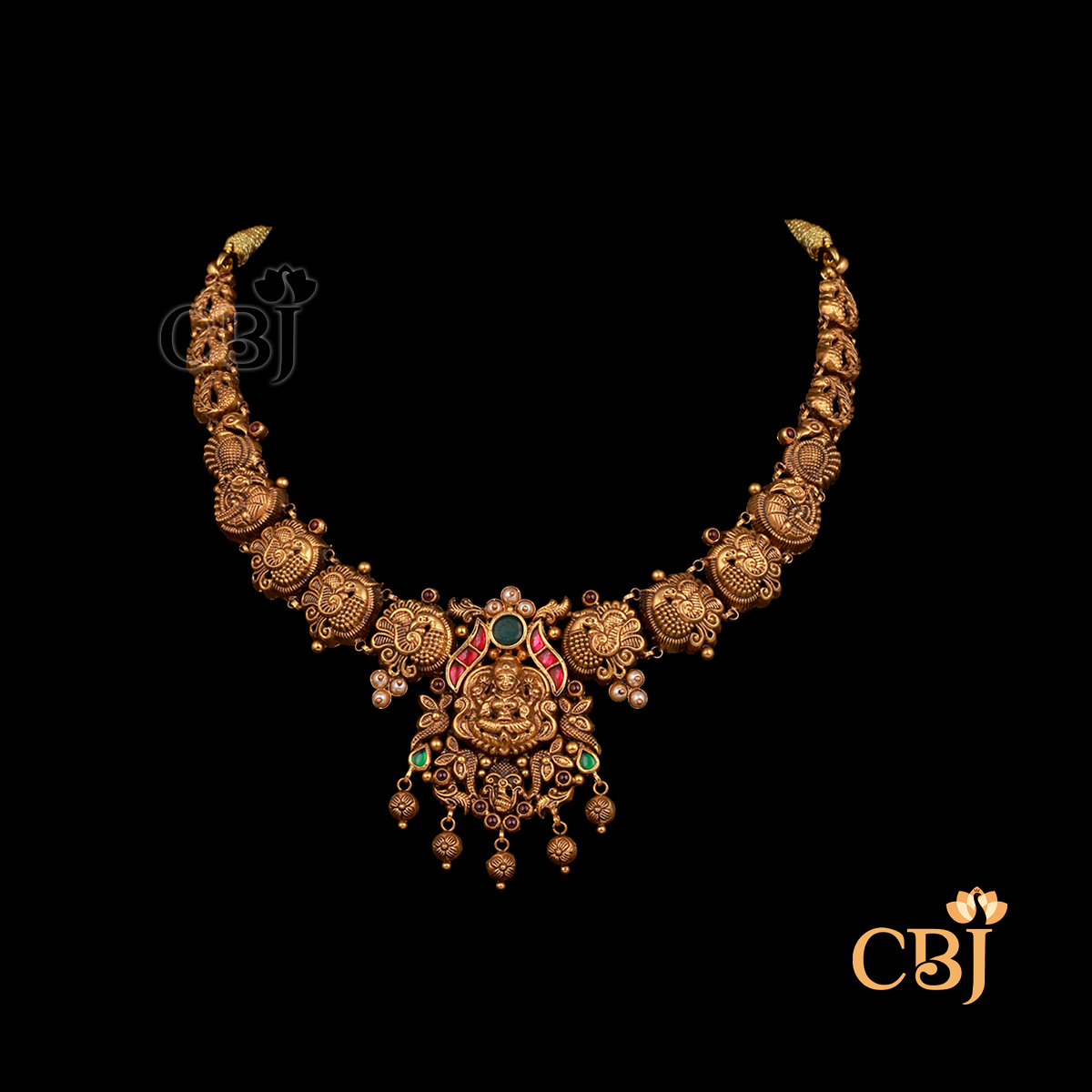 13 grams antique lightweight Nakshi short necklace featuring engraved gold patterns