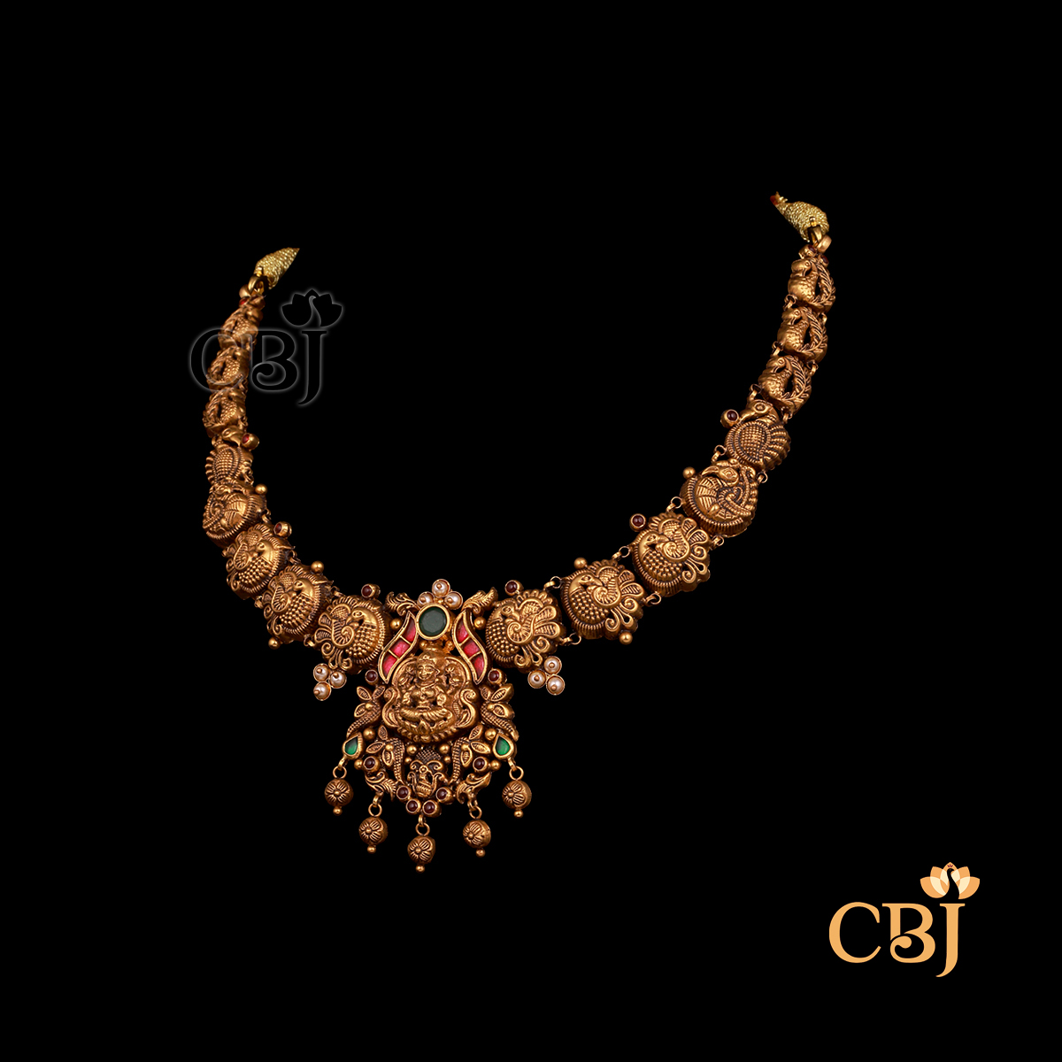 13 grams antique lightweight Nakshi short necklace featuring engraved gold patterns